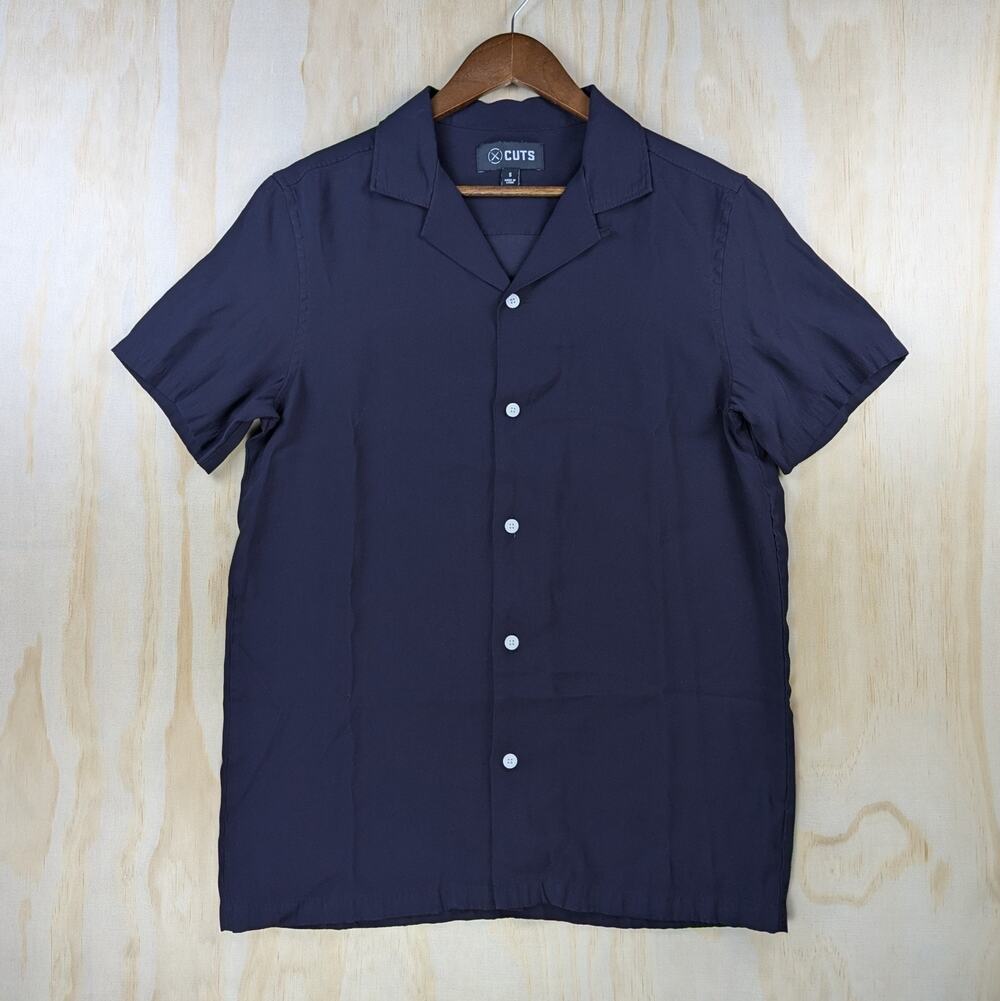 Cuts Men's Small Black Camp Collar Short Sleeve Button Up Casual Resort Shirt